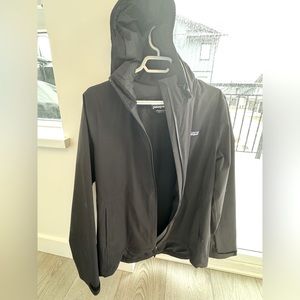 Women’s Patagonia waterproof Shell size M